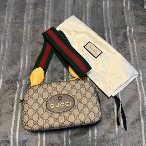 Gucci Neo Vintage GG Supreme Messenger Bag